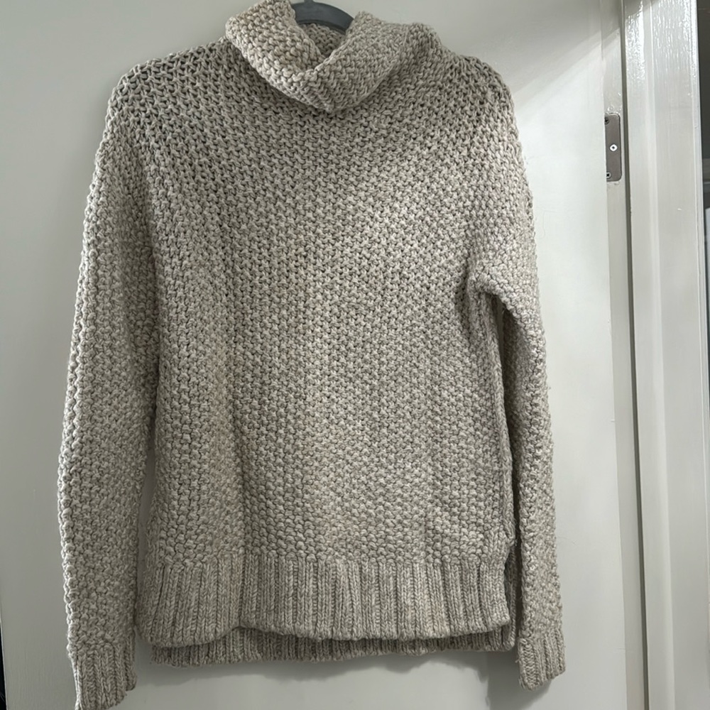 A&F cream turtle neck sweater, gently worn in great condition